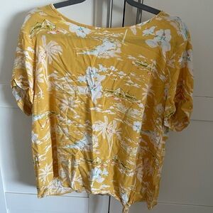 Hawaiian Print blouse with front “tie”.